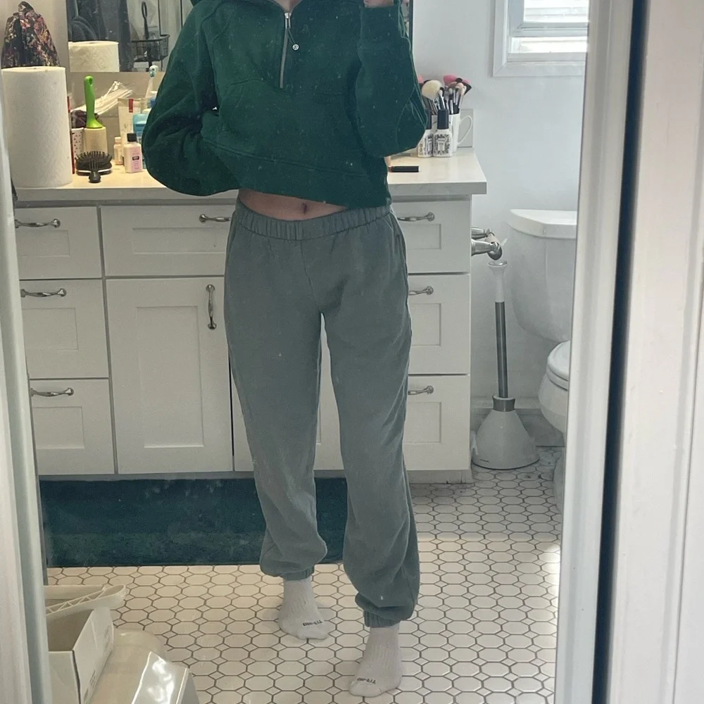 NWT brandy melville sage green rosa soft sweatpants - Picture 6 of 7